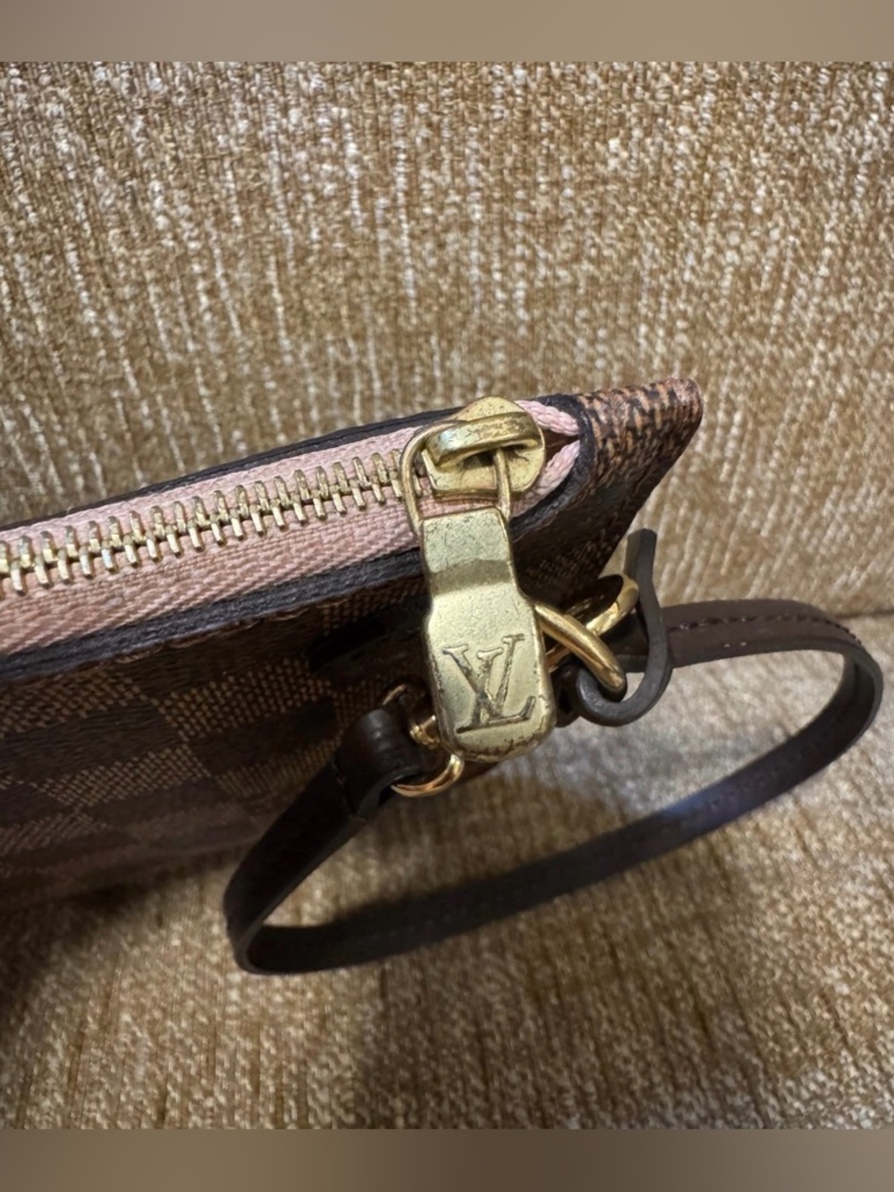 ⭐️ Authentic LV Louis Vuitton Damier Ebene  Neverfull Pouchette Wristlet ⭐️ - Picture 4 of 12